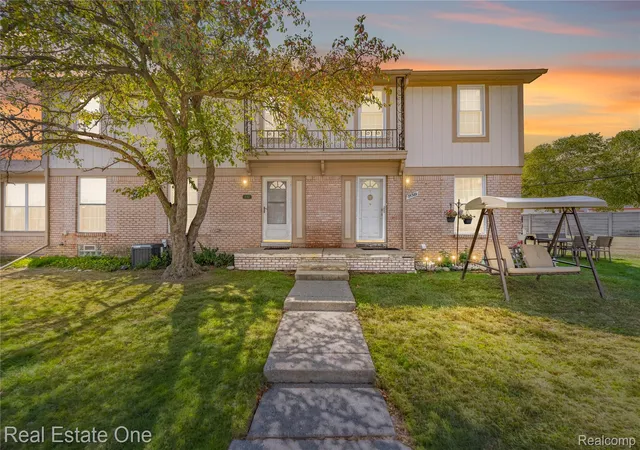 Listing Photo 5 - Condo for sale in building located at 35367 Tall Oaks Dr, Sterling Heights, MI 48312