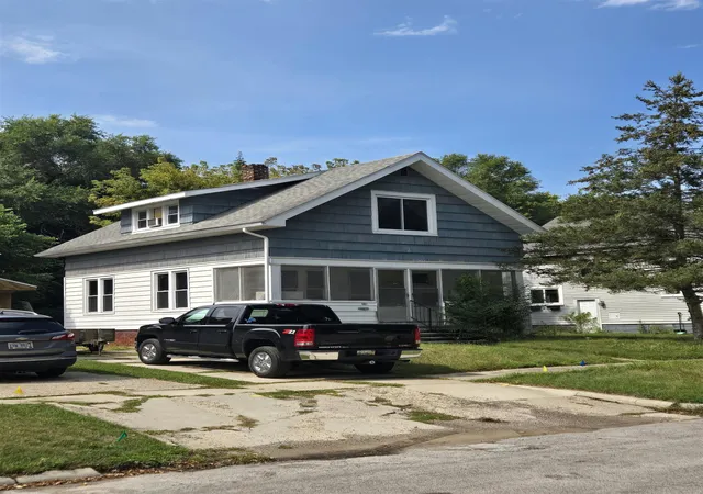Photo 2 of Single family home for sale at 907 N Court Ave, Alma, MI 48801 | MLS# 79080073083 | Listing updated on 2026-09-08