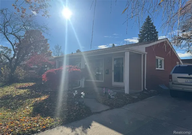 Photo 3 of Single family home for sale at 32075 Saint Annes Dr, Warren, MI 48092 | MLS# 20261070177 | Listing updated on 2026-09-02