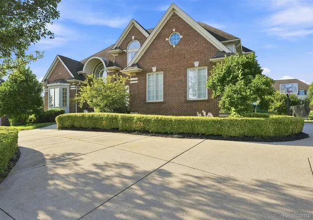 Photo 3 of Single family home for sale at 3603 N Century Oak Cir, Oakland, MI 48363 | MLS# 20261070176 | Listing updated on 2026-09-16
