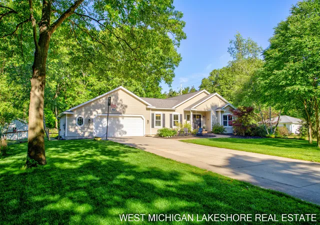 Photo 1 of Single family home for sale at 3260 Lorrimar Ln, Saugatuck, MI 49453 | MLS# 71026046342 | Listing updated on 2026-09-30