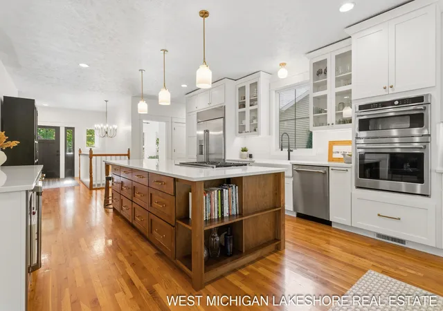 Photo 3 of Single family home for sale at 3260 Lorrimar Ln, Saugatuck, MI 49453 | MLS# 71026046342 | Listing updated on 2026-09-30
