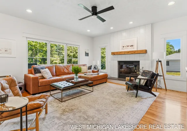 Photo 3 of Single family home for sale at 3260 Lorrimar Ln, Saugatuck, MI 49453 | MLS# 71026046342 | Listing updated on 2026-09-30