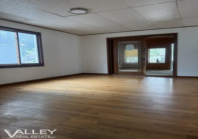 Photo 4 of Single family home for sale at 3326 Court St, Saginaw City Saginaw, MI 48602 | MLS# 61050220434 | Listing updated on 2026-09-14