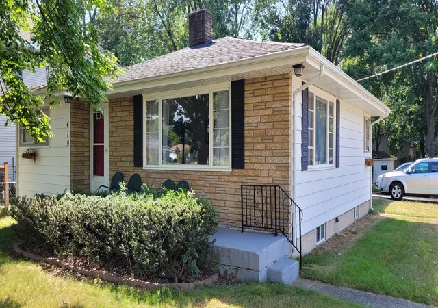 Photo 1 of Single family home for sale at 419 N Washington Ave, Ludington, MI 49431 | MLS# 67026046355 | Listing updated on 2026-09-10