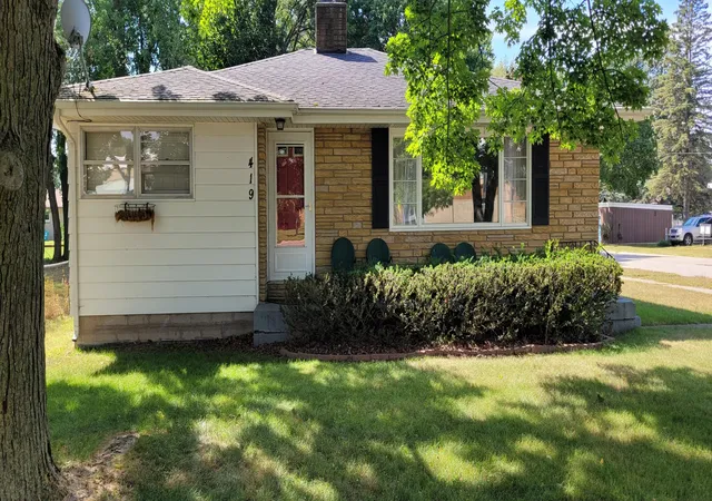 Photo 2 of Single family home for sale at 419 N Washington Ave, Ludington, MI 49431 | MLS# 67026046355 | Listing updated on 2026-09-10