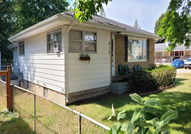 Photo 3 of Single family home for sale at 419 N Washington Ave, Ludington, MI 49431 | MLS# 67026046355 | Listing updated on 2026-09-10