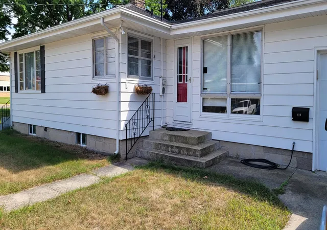 Photo 3 of Single family home for sale at 419 N Washington Ave, Ludington, MI 49431 | MLS# 67026046355 | Listing updated on 2026-09-10