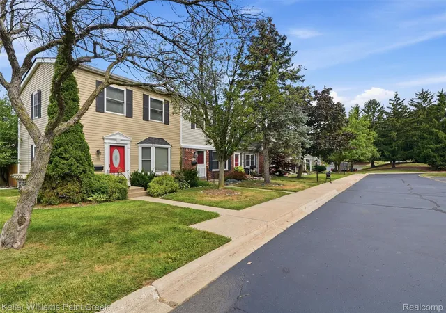 Photo 3 of Condo for sale at 1208 Lear Ct, Rochester Hills, MI 48307 | MLS# 20261070184 | Listing updated on 2026-09-02