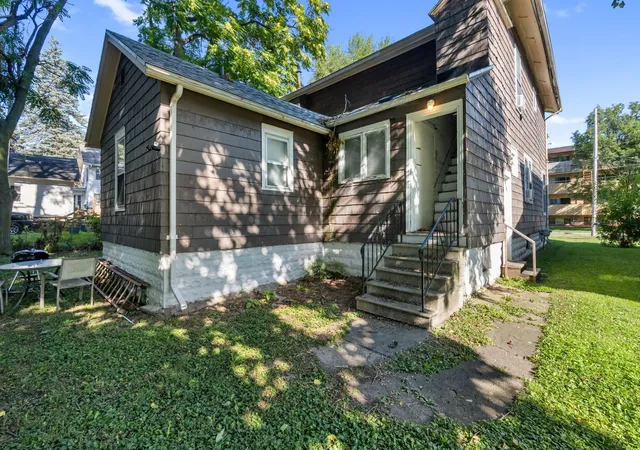 Photo 2 of Multi family home for sale at 327 Van Buren St, Jackson, MI 49201 | MLS# 55026046349 | Listing updated on 2026-09-12