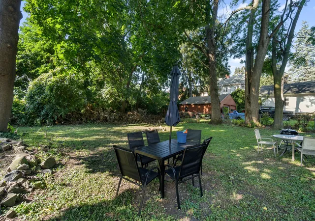 Listing Photo 5 - Condo for sale in building located at 327 Van Buren St, Jackson, MI 49201