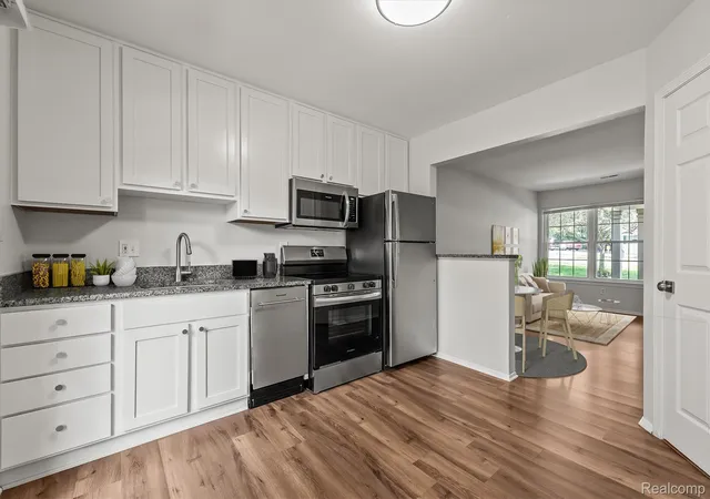 Listing Photo 4 - Condo for sale in building located at 230 Plymouth Rd, Plymouth, MI 48170