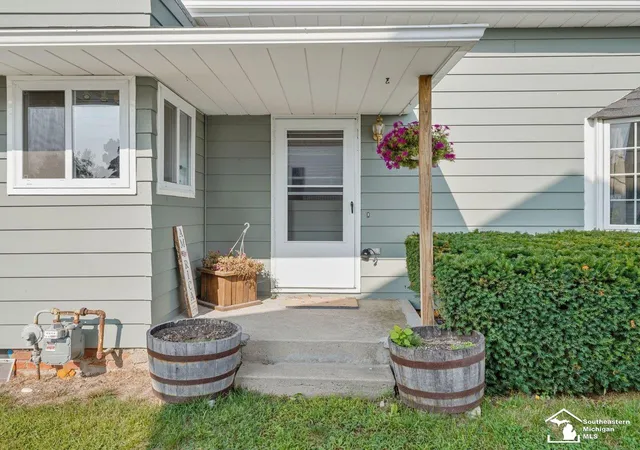 Photo 3 of Single family home for sale at 1349 W Samaria Rd, Temperance, MI 48182 | MLS# 57050220438 | Listing updated on 2026-09-08