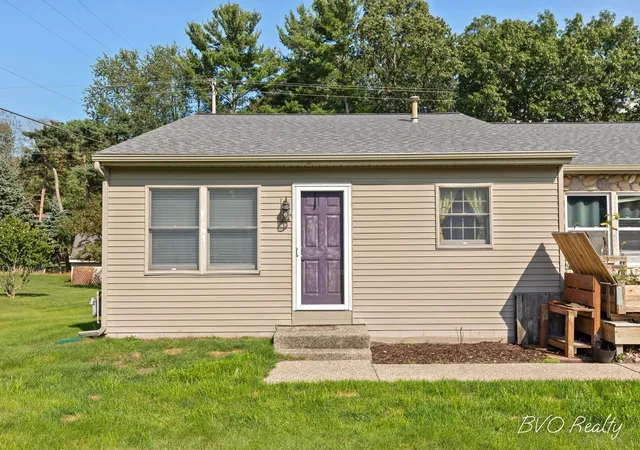 Condo for sale at 18210 Mohawk Dr #6, Spring Lake, MI 49456 | MLS# 65026046367
