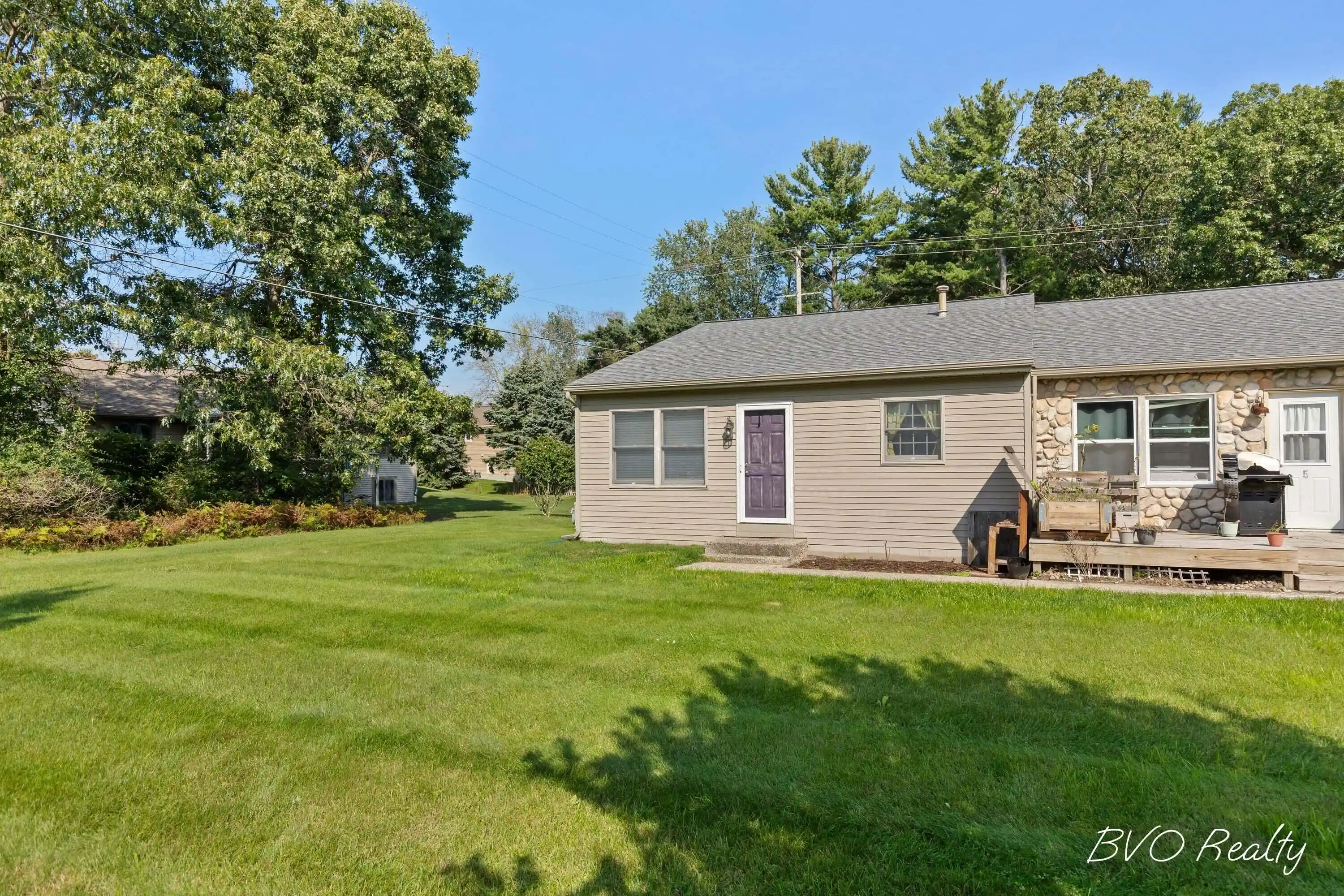 Listing Photo 2 - Condo for sale in 18210 Mohawk Dr located at 18210 Mohawk Dr, Spring Lake, MI 49456 - Unit 18210 Mohawk Dr