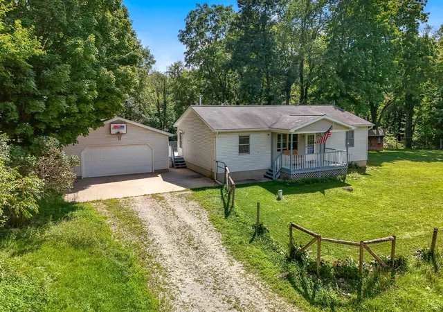 Photo 2 of Single family home for sale at 11441 Crampton Rd, Hillsdale, MI 49242 | MLS# 53026046371 | Listing updated on 2026-09-01