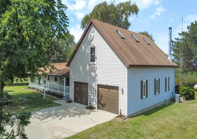 Photo 3 of Single family home for sale at 10951 E Remick Rd, Saint Louis, MI 48880 | MLS# 79080073093 | Listing updated on 2026-09-04