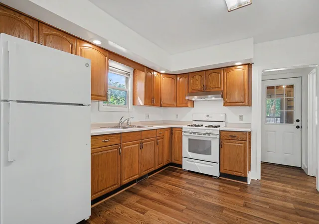 Photo 3 of Single family home for sale at 1960 Letart Ave, Muskegon, MI 49441 | MLS# 71026046382 | Listing updated on 2026-10-07