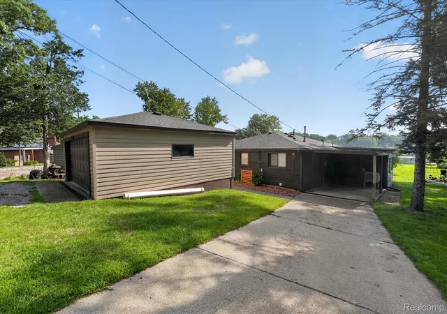 Photo 1 of Single family home for sale at 6390 Buckshore Dr, Whitmore Lake, MI 48189 | MLS# 20261070219 | Listing updated on 2026-09-04