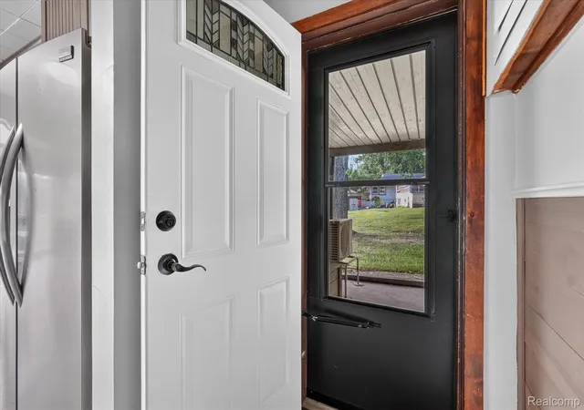 Photo 4 of Single family home for sale at 6390 Buckshore Dr, Whitmore Lake, MI 48189 | MLS# 20261070219 | Listing updated on 2026-09-04