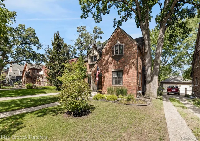 Photo 2 of Single family home for sale at 762 W Oakridge St, Ferndale, MI 48220 | MLS# 20261070220 | Listing updated on 2026-10-28