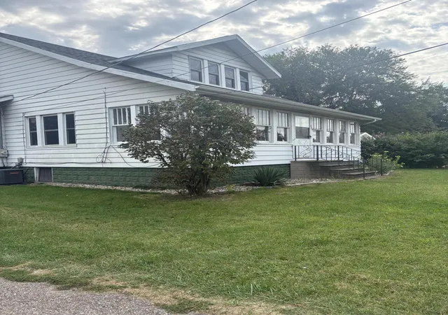 Photo 3 of Single family home for sale at 329 S Church St, Coloma, MI 49038 | MLS# 69026046387 | Listing updated on 2026-09-03