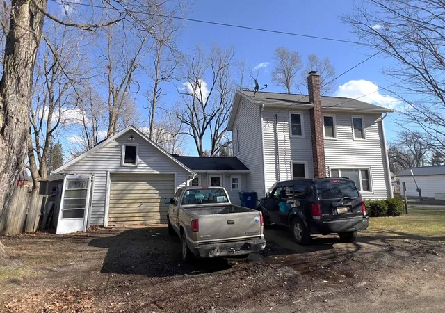 Photo 3 of Single family home for sale at 407 Barry St, Colon, MI 49040 | MLS# 68026046385 | Listing updated on 2026-09-01