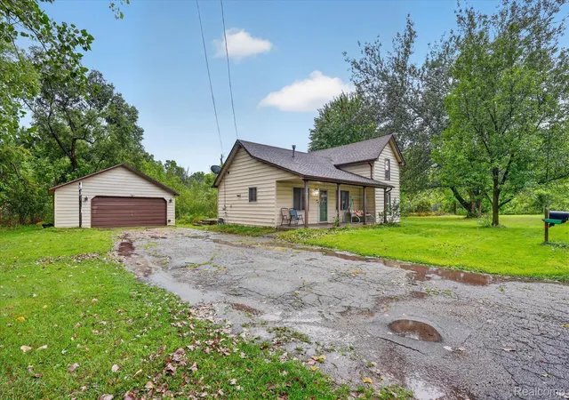 Photo 2 of Single family home for sale at 416 Thomas St, Holly, MI 48442 | MLS# 20261070225 | Listing updated on 2026-09-05