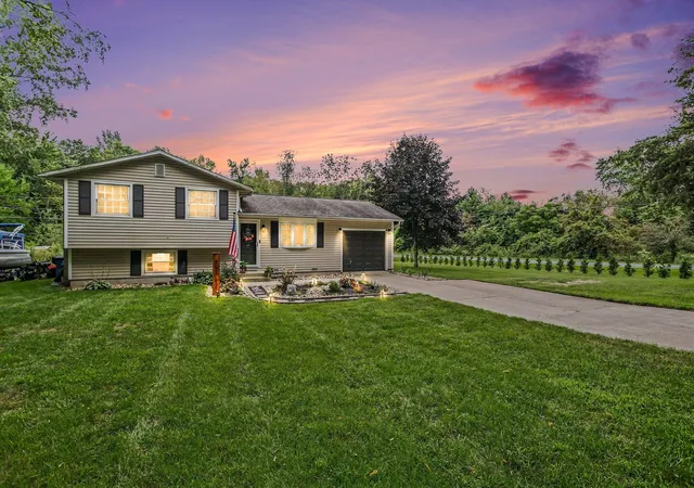 Photo 1 of Single family home for sale at 95427 Magician Lk Rd, Dowagiac, MI 49047 | MLS# 69026046392 | Listing updated on 2026-09-11