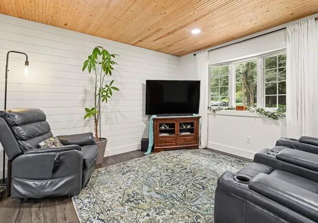 Photo 4 of Single family home for sale at 95427 Magician Lk Rd, Dowagiac, MI 49047 | MLS# 69026046392 | Listing updated on 2026-09-11