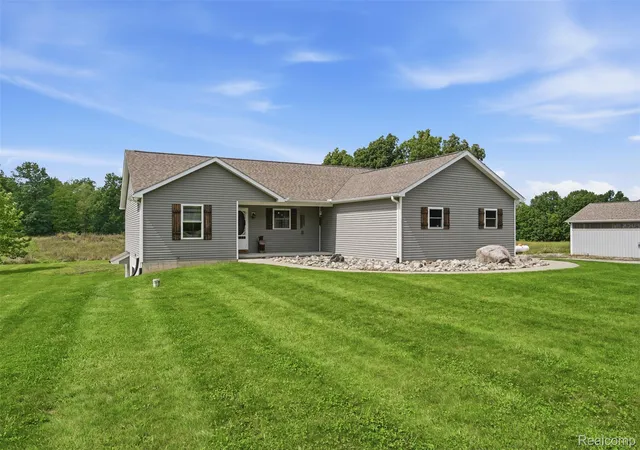Photo 2 of Single family home for sale at 7433 Mabley Hl Rd, Fenton, MI 48430 | MLS# 20261070233 | Listing updated on 2026-09-06