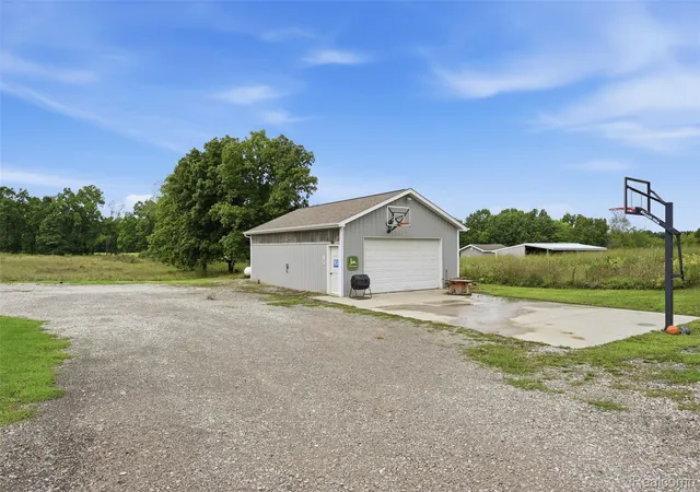 Photo 3 of Single family home for sale at 7433 Mabley Hl Rd, Fenton, MI 48430 | MLS# 20261070233 | Listing updated on 2026-09-06