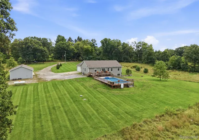 Photo 4 of Single family home for sale at 7433 Mabley Hl Rd, Fenton, MI 48430 | MLS# 20261070233 | Listing updated on 2026-09-06