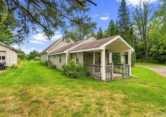 Photo 3 of Single family home for sale at 3198 E Grand Blanc Rd, Grand Blanc Charter Township Genesee, MI 48439 | MLS# 20261070235 | Listing updated on 2026-09-16