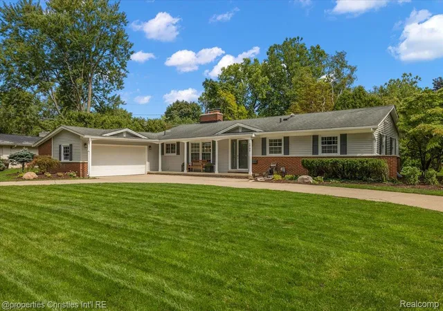 Photo 1 of Sale Pending at 2740 Farmingdale Dr, Bloomfield Hills, MI 48301 | MLS# 20261070253 | Listing updated on 2026-09-12