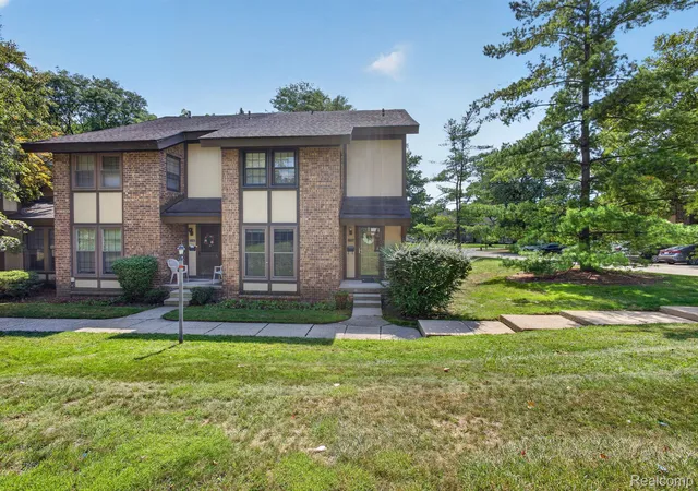 Condo for sale at 25184 Maplebrooke Dr, Southfield, MI 48033 | MLS# 20261070255