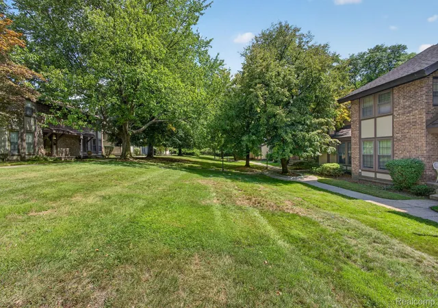 Photo 42 of Condo for sale at 25184 Maplebrooke Dr, Southfield, MI 48033 | MLS# 20261070255 | Listing updated on 2026-09-15