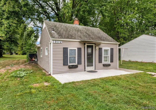 Photo 2 of Single family home for sale at 19114 Toepfer Dr, Eastpointe, MI 48021 | MLS# 20261070257 | Listing updated on 2026-09-05