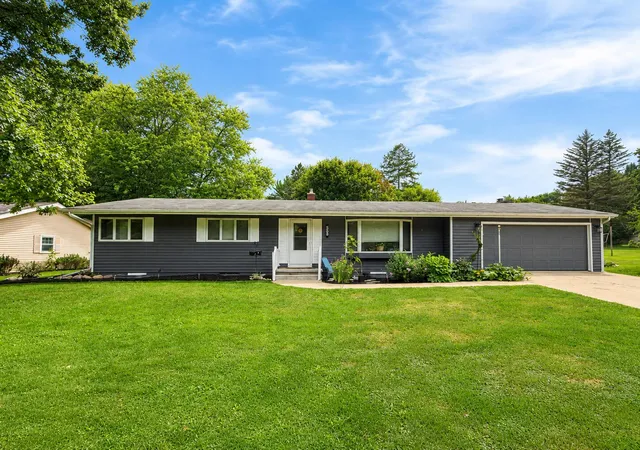 Photo 1 of Single family home for sale at 553 East Dr, Marshall, MI 49068 | MLS# 64026046401 | Listing updated on 2026-09-08