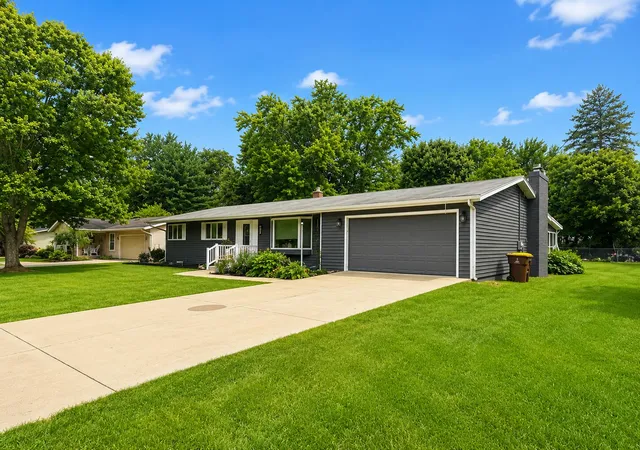 Photo 3 of Single family home for sale at 553 East Dr, Marshall, MI 49068 | MLS# 64026046401 | Listing updated on 2026-09-08