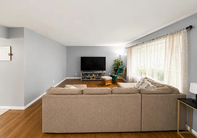 Photo 3 of Single family home for sale at 553 East Dr, Marshall, MI 49068 | MLS# 64026046401 | Listing updated on 2026-09-08