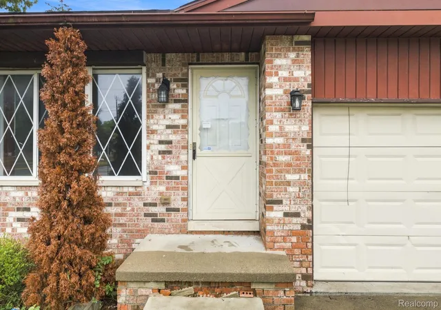Photo 4 of Single family home for sale at 24997 Joy Rd, Dearborn Heights, MI 48127 | MLS# 20261070261 | Listing updated on 2026-09-15