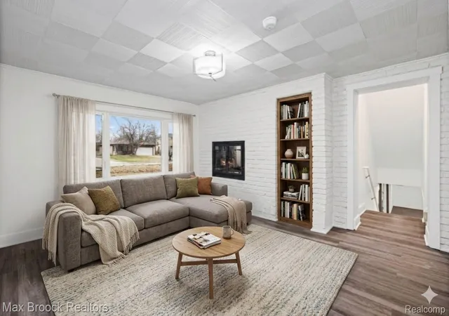 Photo 3 of Single family home for sale at 17348 Hilton St, Southfield, MI 48075 | MLS# 20261070262 | Listing updated on 2026-09-02