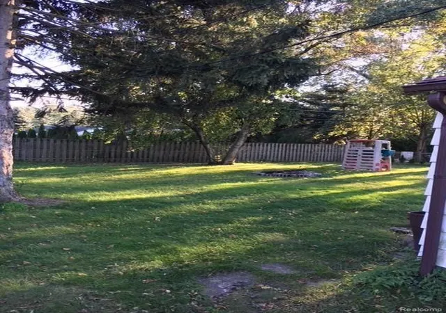 Photo 2 of Single family home for sale at 6854 Parkway Cir, Dearborn Heights, MI 48127 | MLS# 20261070266 | Listing updated on 2026-09-03