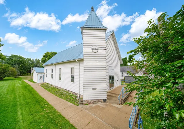 Photo 1 of Single family home for sale at 106 E Commercial St, Brooklyn, MI 49230 | MLS# 81026046405 | Listing updated on 2026-09-10