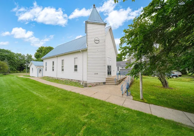 Photo 2 of Single family home for sale at 106 E Commercial St, Brooklyn, MI 49230 | MLS# 81026046405 | Listing updated on 2026-09-10