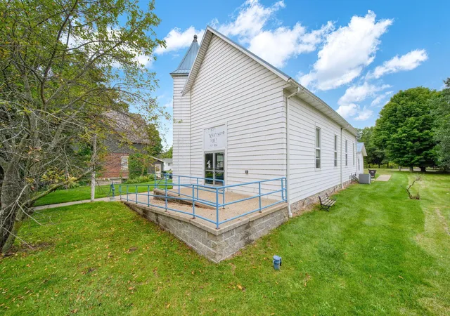 Photo 3 of Single family home for sale at 106 E Commercial St, Brooklyn, MI 49230 | MLS# 81026046405 | Listing updated on 2026-09-10