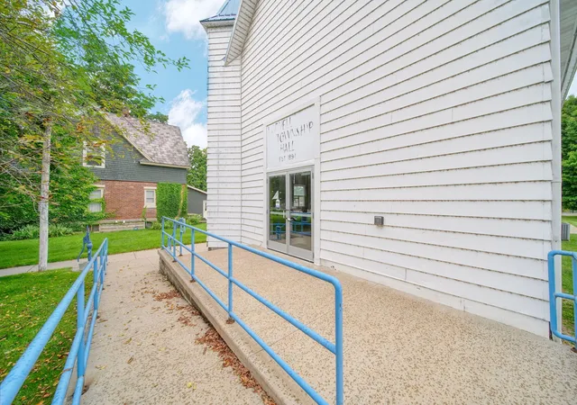 Photo 3 of Single family home for sale at 106 E Commercial St, Brooklyn, MI 49230 | MLS# 81026046405 | Listing updated on 2026-09-10