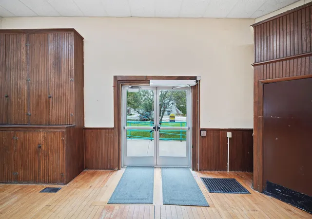 Photo 4 of Single family home for sale at 106 E Commercial St, Brooklyn, MI 49230 | MLS# 81026046405 | Listing updated on 2026-09-10