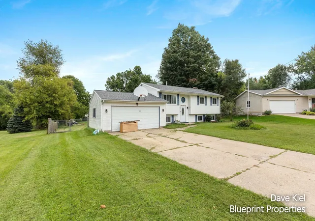 Photo 1 of Single family home for sale at 131 Manor Dr, Middleville, MI 49333 | MLS# 65026046407 | Listing updated on 2026-09-17